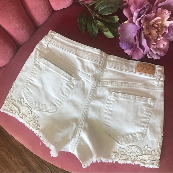 Aeropostale High waisted shorty White jean shorts with lace detail 4 - Picture 2 of 5